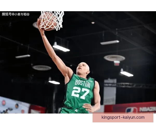 马尔蒂尼展现防线领导力，球队防守稳定性显著提升