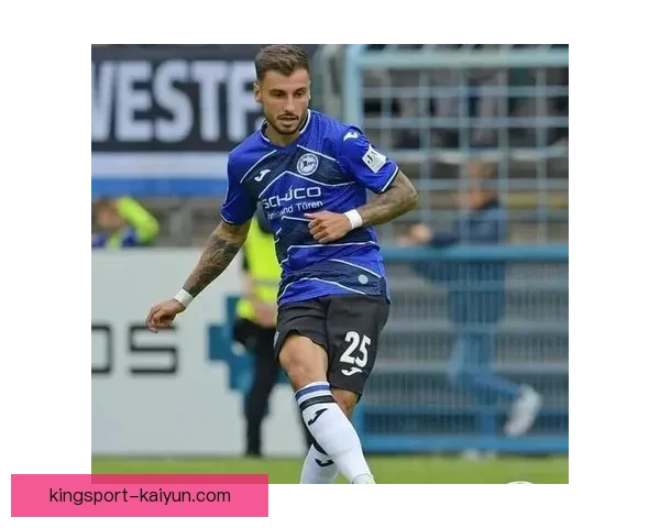 英超阿沃尼伊状态回暖，表现稳定引发球迷关注